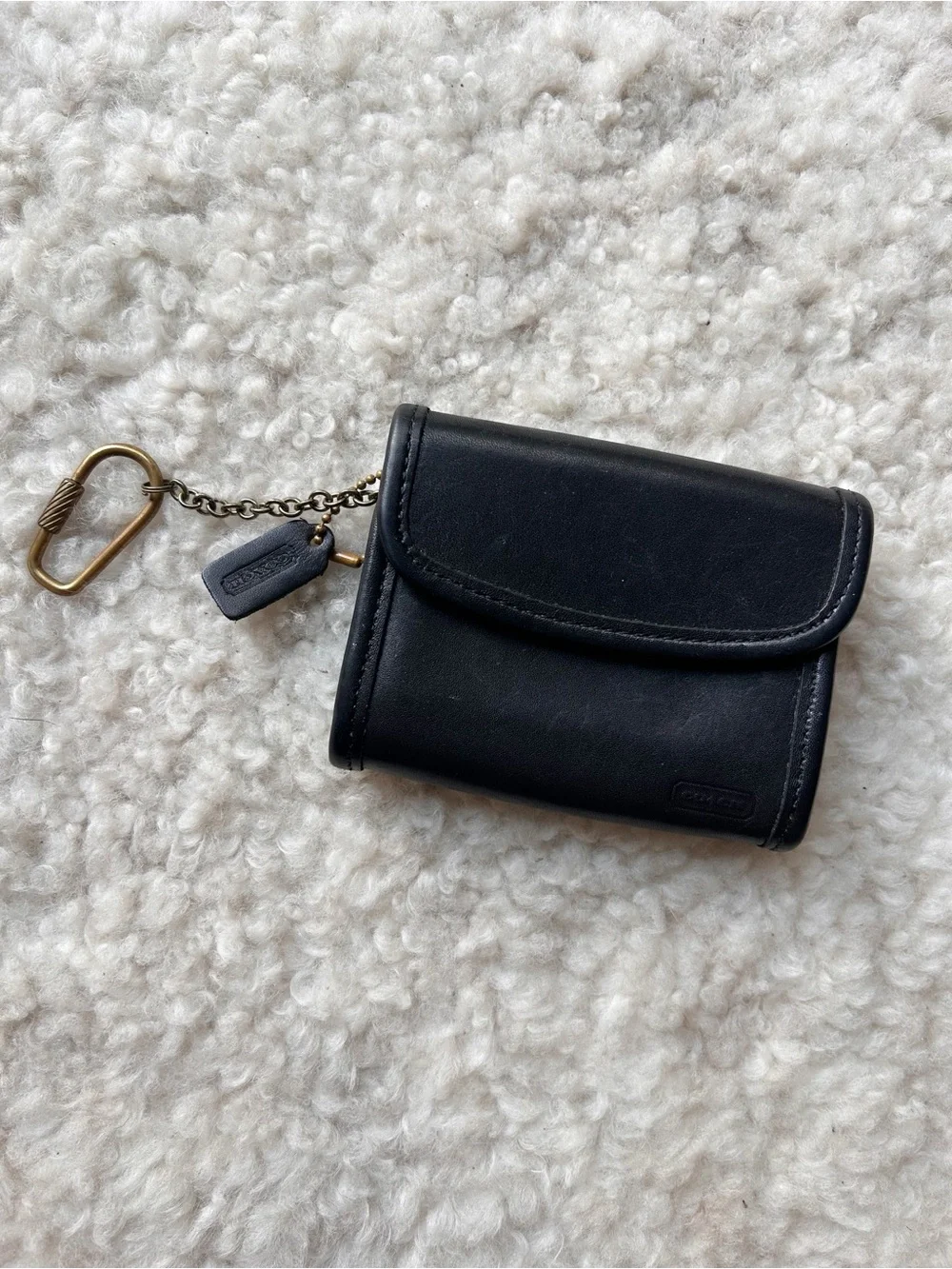 Vintage Coach Black Leather Multifunction Wallet attached mini hang tag key clip